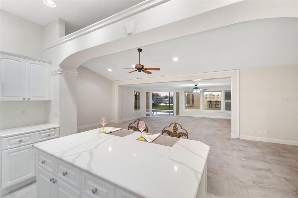 Image 30 of property listing at 402 HARBOR VIEW LANE, Largo, FL 33770