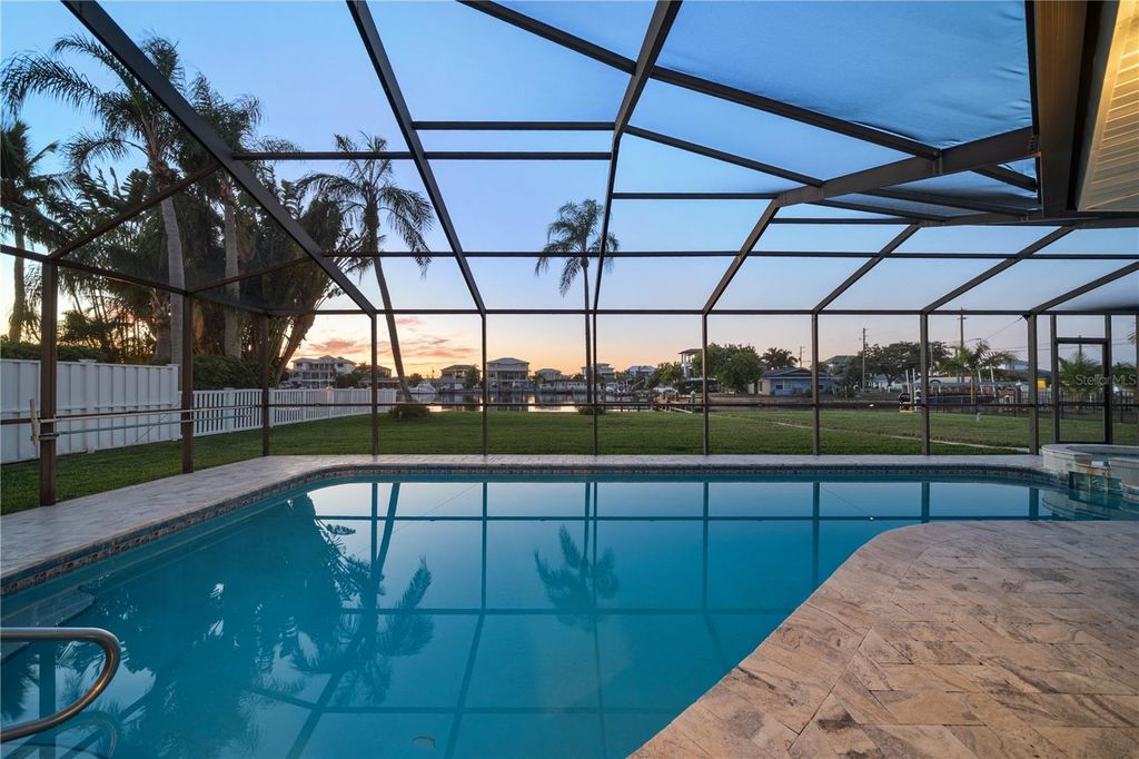 Image 31 of property listing at 402 HARBOR VIEW LANE, Largo, FL 33770