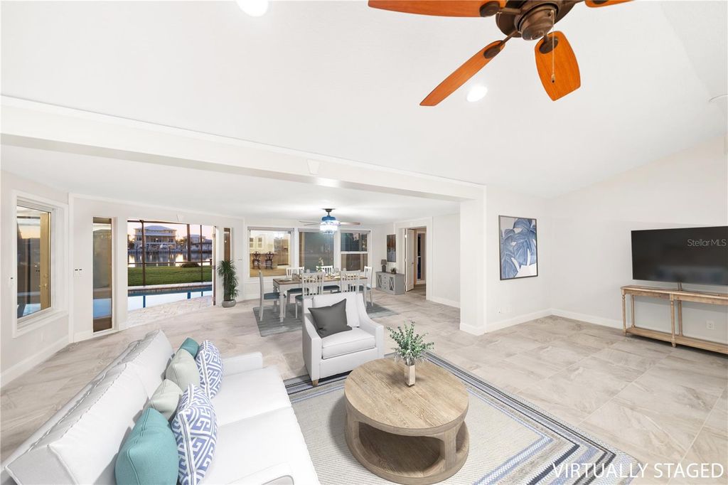 Image 10 of property listing at 402 HARBOR VIEW LANE, Largo, FL 33770