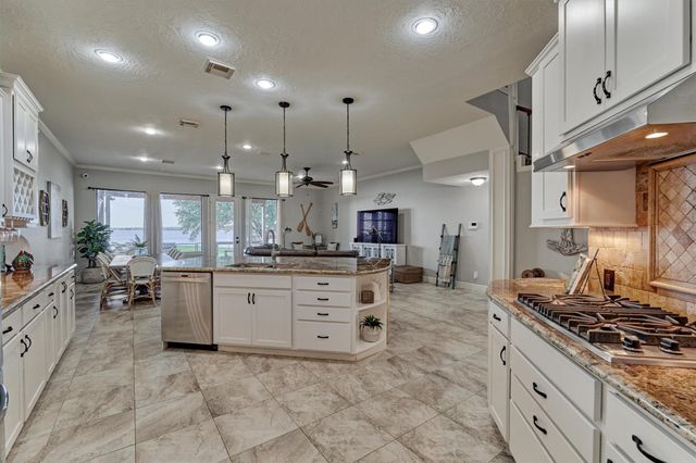 157 Capetown, Conroe, TX 77356