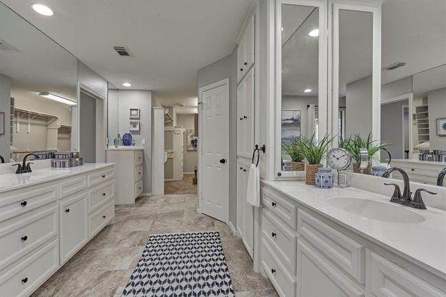 157 Capetown, Conroe, TX 77356