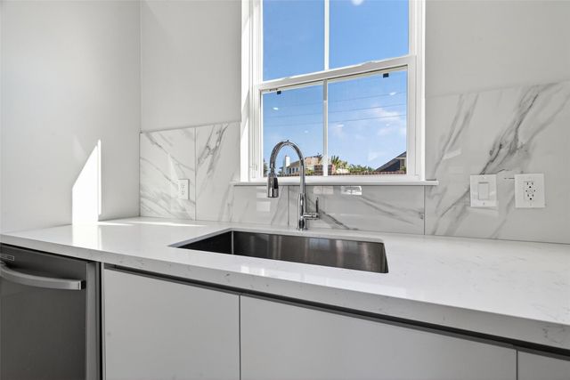 6702 Metro Blvd 52, Houston, TX 77083