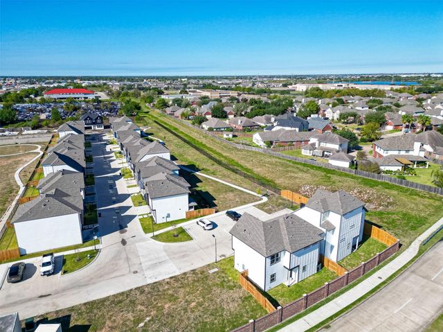 6702 Metro Blvd 52, Houston, TX 77083