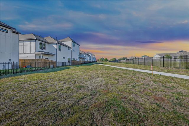 6702 Metro Blvd 52, Houston, TX 77083