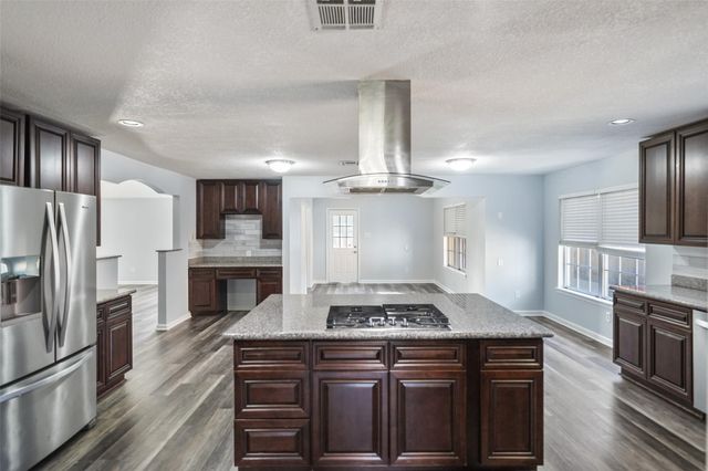 5107 Whittier Oaks Drive, Friendswood, TX 77546