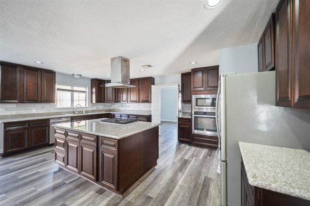 5107 Whittier Oaks Drive, Friendswood, TX 77546