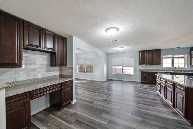 5107 Whittier Oaks Drive, Friendswood, TX 77546