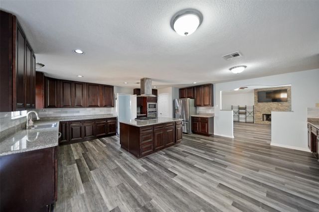 5107 Whittier Oaks Drive, Friendswood, TX 77546