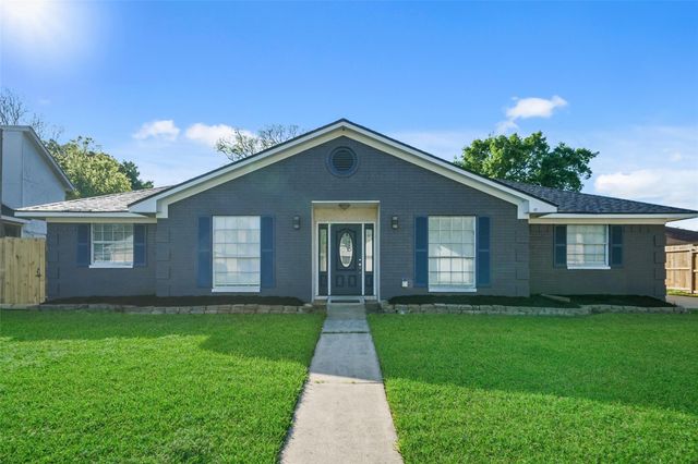 5107 Whittier Oaks Drive, Friendswood, TX 77546