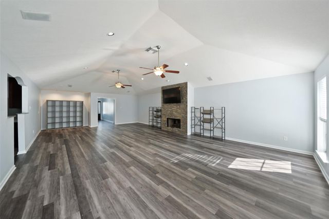 5107 Whittier Oaks Drive, Friendswood, TX 77546