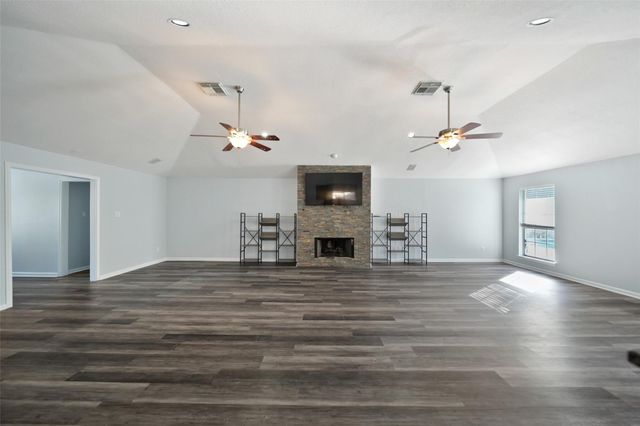 5107 Whittier Oaks Drive, Friendswood, TX 77546