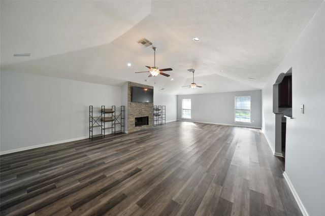 5107 Whittier Oaks Drive, Friendswood, TX 77546