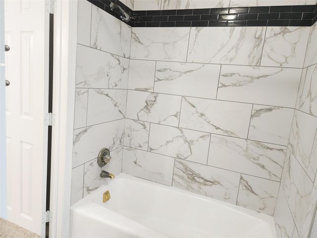 5107 Whittier Oaks Drive, Friendswood, TX 77546