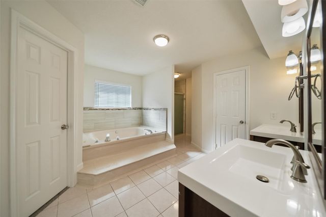 5107 Whittier Oaks Drive, Friendswood, TX 77546