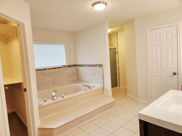 5107 Whittier Oaks Drive, Friendswood, TX 77546