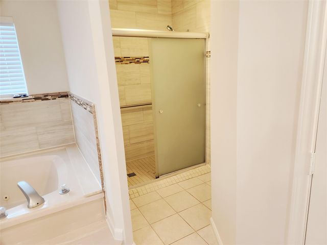 5107 Whittier Oaks Drive, Friendswood, TX 77546