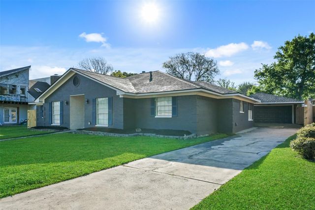 5107 Whittier Oaks Drive, Friendswood, TX 77546