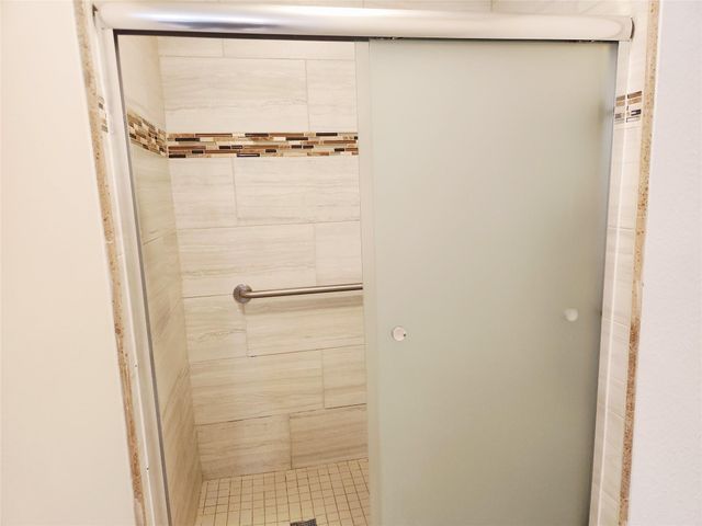 5107 Whittier Oaks Drive, Friendswood, TX 77546