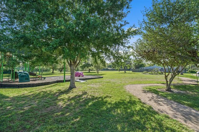 5107 Whittier Oaks Drive, Friendswood, TX 77546