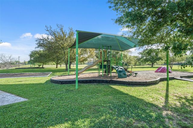 5107 Whittier Oaks Drive, Friendswood, TX 77546