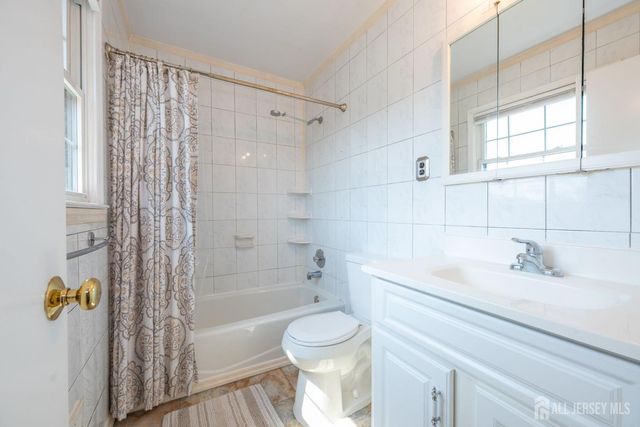 8 Sherbone Place, Sayreville, NJ 08872