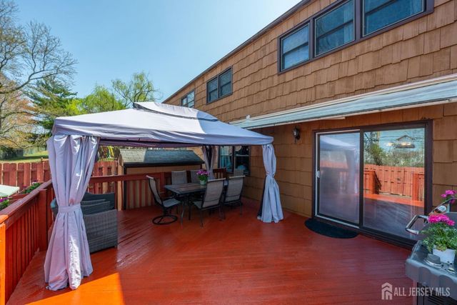 8 Sherbone Place, Sayreville, NJ 08872