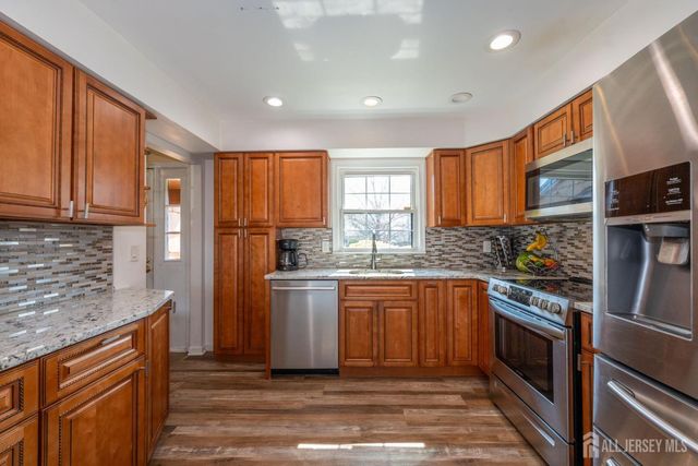8 Sherbone Place, Sayreville, NJ 08872