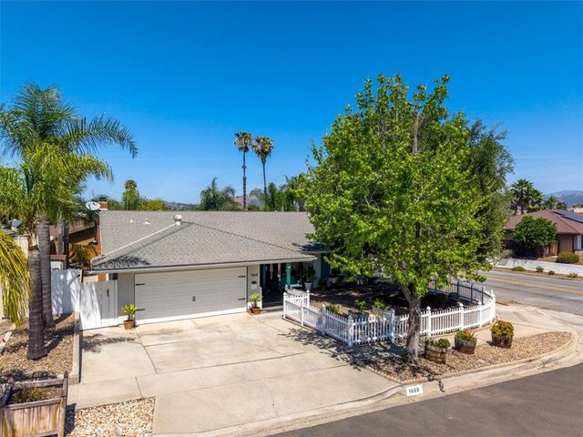 1668 Kenora, Escondido, CA 92027