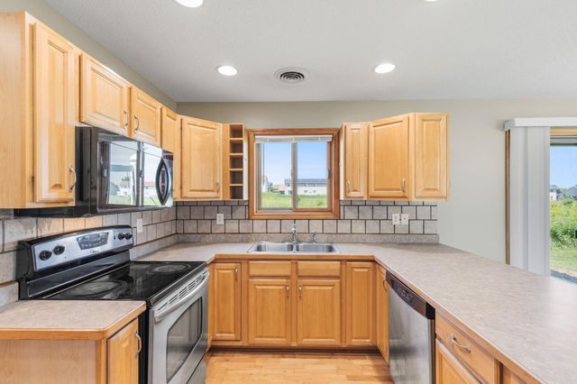 415 Sierra Place, Roberts, WI 54023