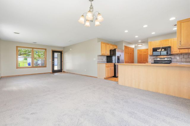 415 Sierra Place, Roberts, WI 54023