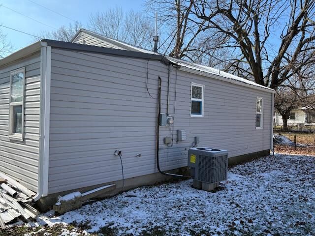 221 W South Street, Aurora, MO 65605