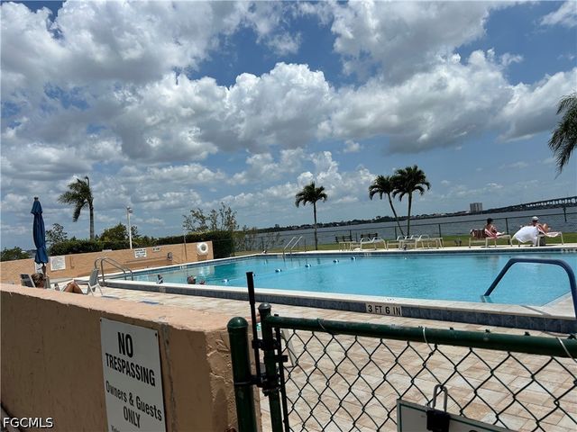 4260 SE 20th PL 206, Cape Coral, FL 33904