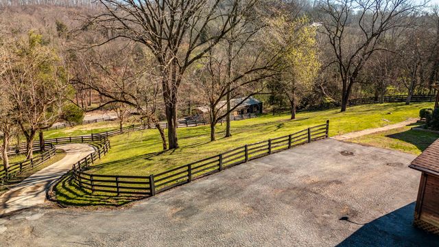 655 Cummings Ln, Cottontown, TN 37048