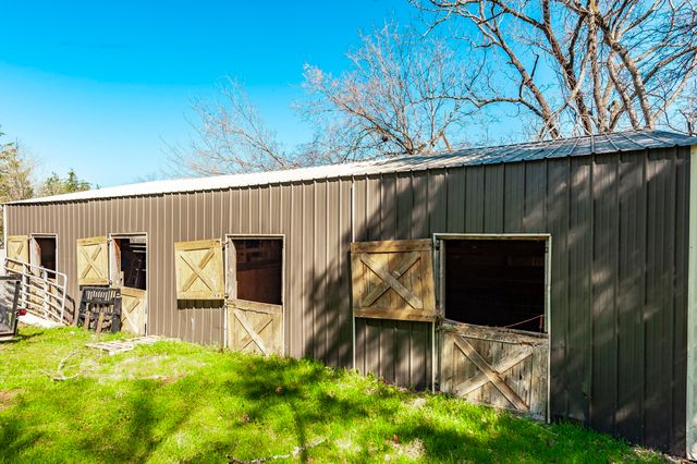 655 Cummings Ln, Cottontown, TN 37048