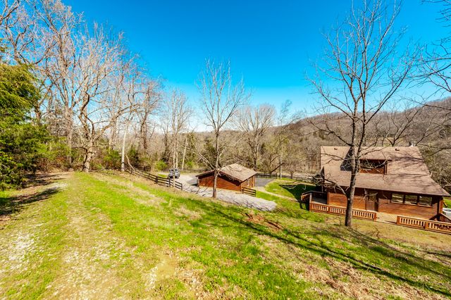 655 Cummings Ln, Cottontown, TN 37048