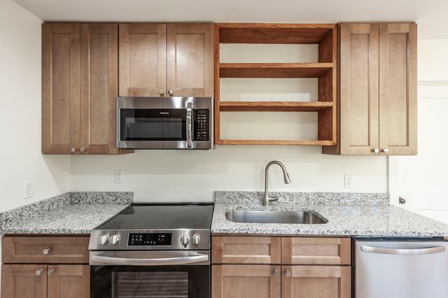 655 Cummings Ln, Cottontown, TN 37048