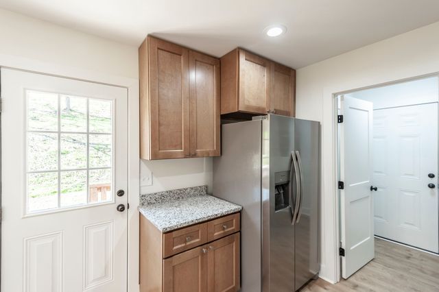 655 Cummings Ln, Cottontown, TN 37048