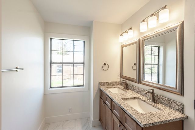 655 Cummings Ln, Cottontown, TN 37048