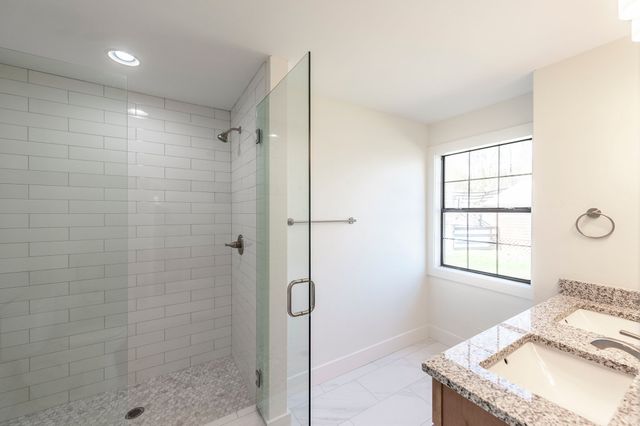 655 Cummings Ln, Cottontown, TN 37048