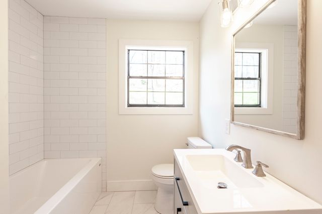 655 Cummings Ln, Cottontown, TN 37048