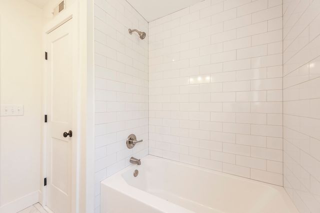 655 Cummings Ln, Cottontown, TN 37048