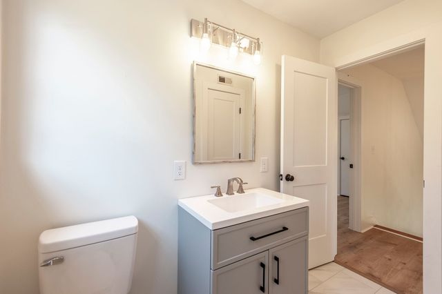 655 Cummings Ln, Cottontown, TN 37048