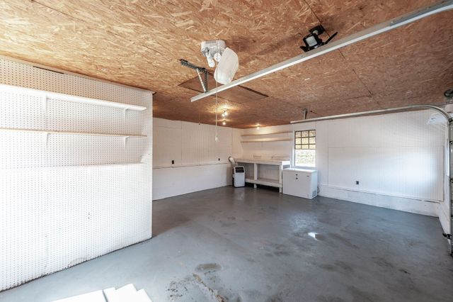 655 Cummings Ln, Cottontown, TN 37048