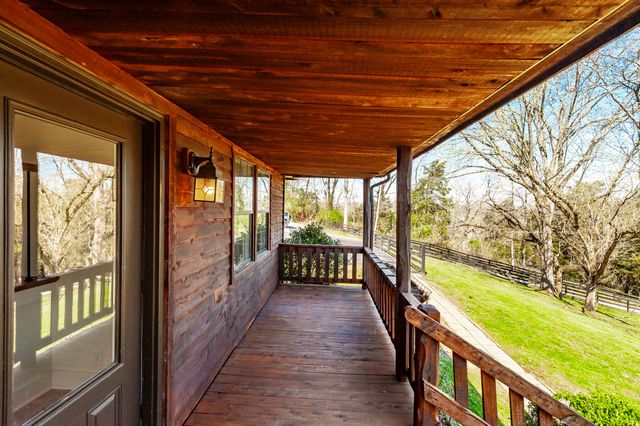 655 Cummings Ln, Cottontown, TN 37048