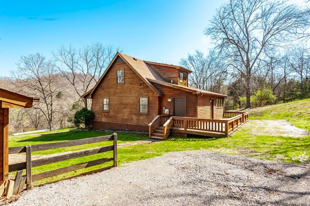 655 Cummings Ln, Cottontown, TN 37048