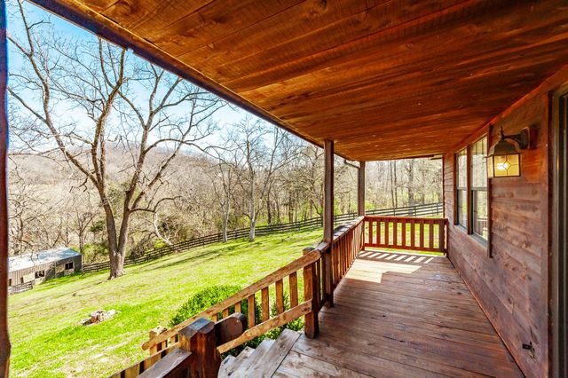 655 Cummings Ln, Cottontown, TN 37048