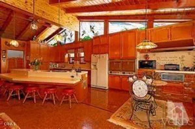 10560 Henderson Road, Ventura, CA 93004