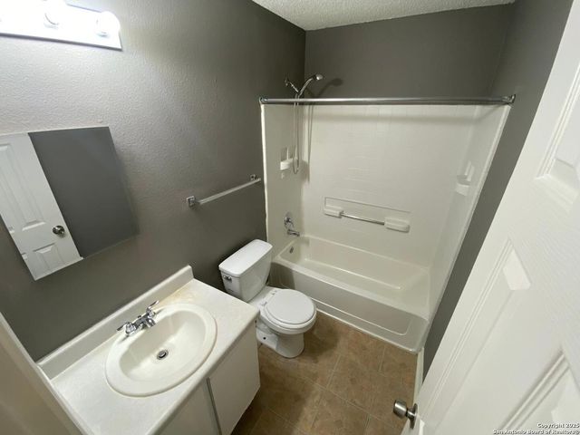 2219 Paddle, San Antonio, TX 78245