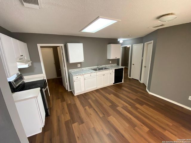 2219 Paddle, San Antonio, TX 78245