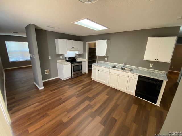 2219 Paddle, San Antonio, TX 78245